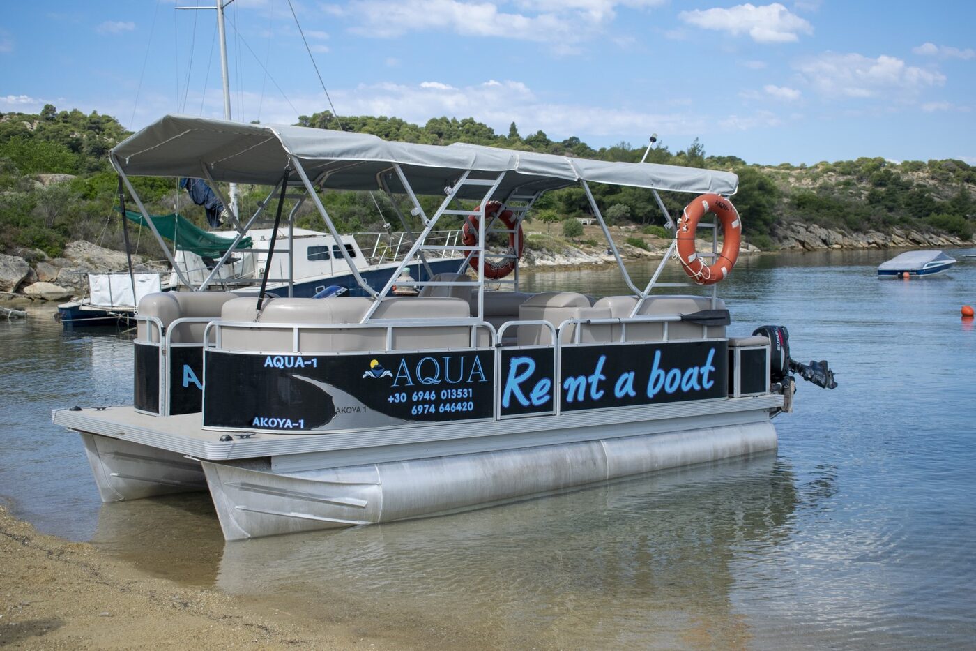 Aqua 1 motorboat, 6m, seats 8